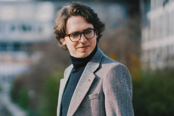 Une passerelle entre l'Est et l'Ouest - Lucas Debargue - R&eacute;cital de piano